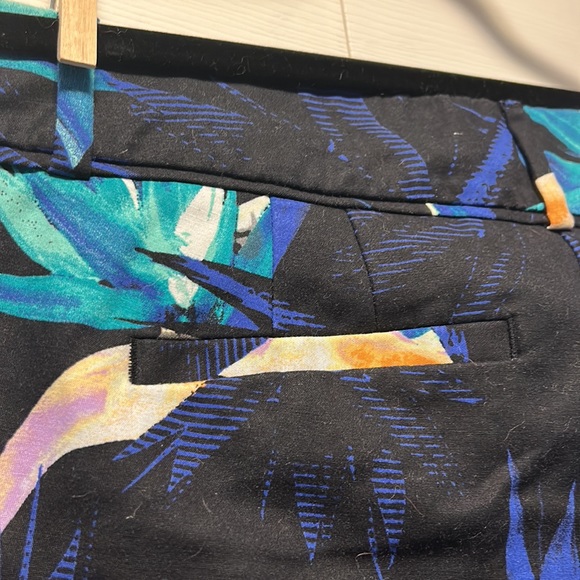 🌻 2/$10 🌻 Patterned shorts, Apt. 9, size 8 - Picture 8 of 8